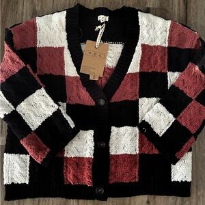 POL Black White and Warm Coral Cable Knit 3/4 Sleeve Sweater. Small.